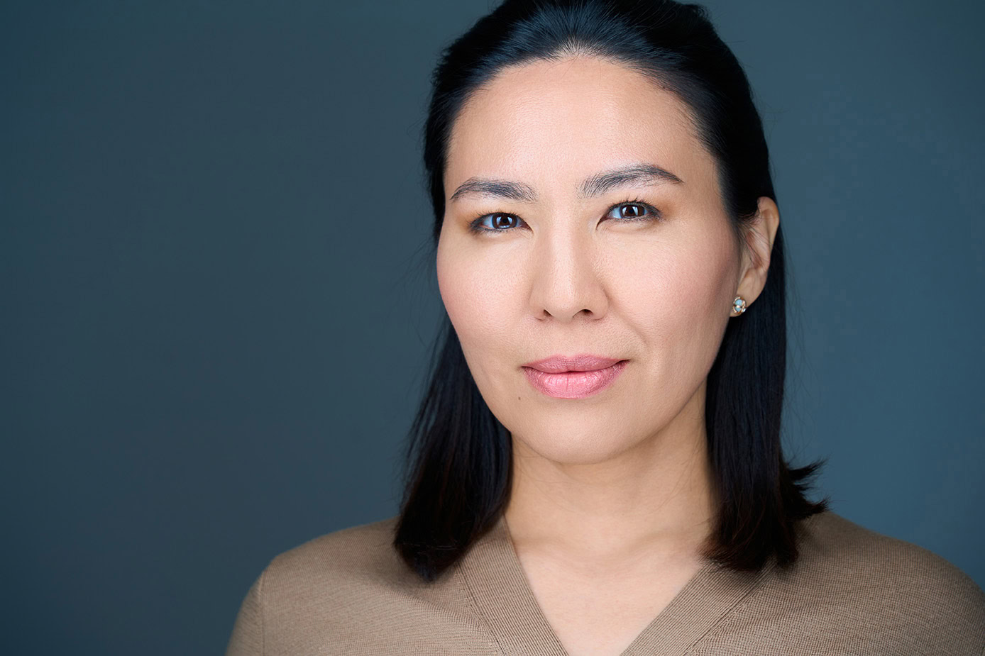 Photographie professionnelle d'une femme d'affaires pour branding et communication d'entreprise.